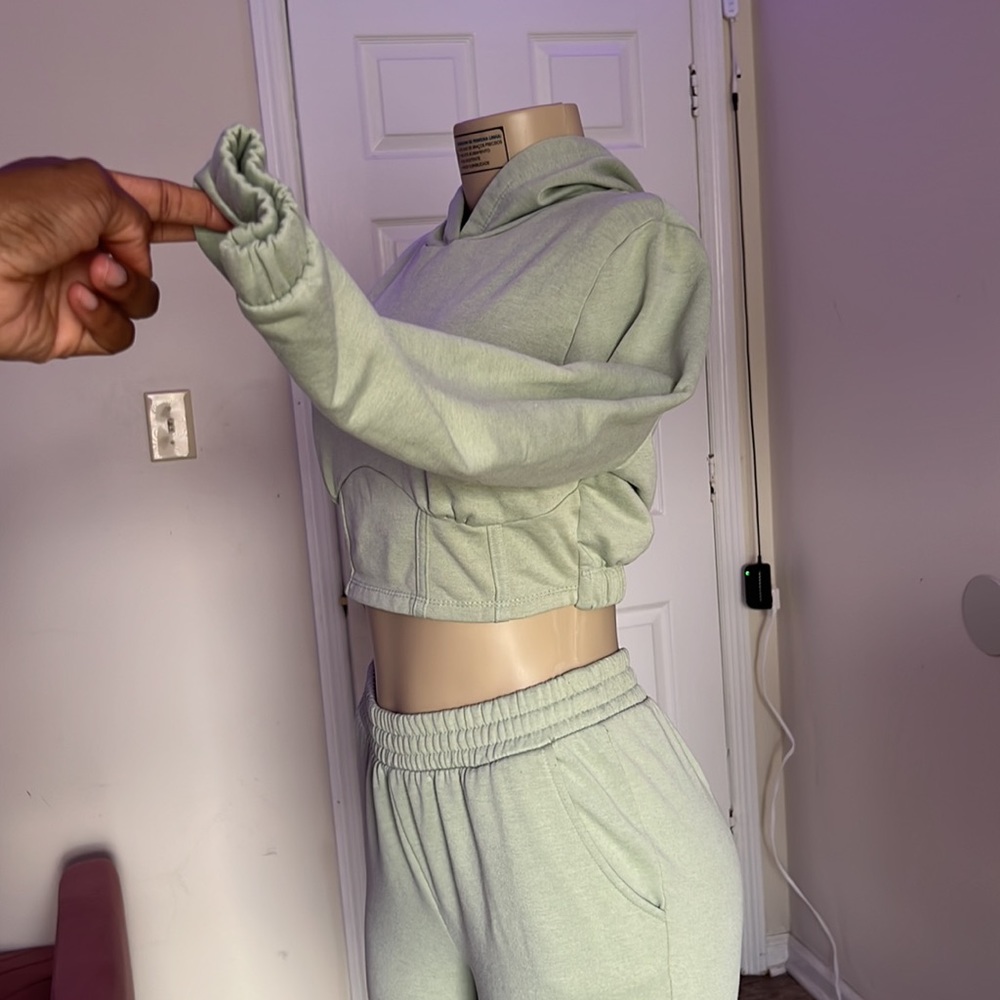 Two piece set - Picture 4 of 8
